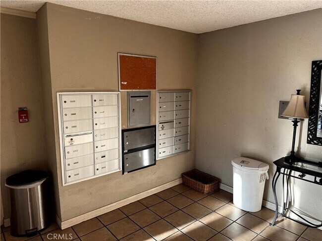 Building Photo - 280 Molino Ave