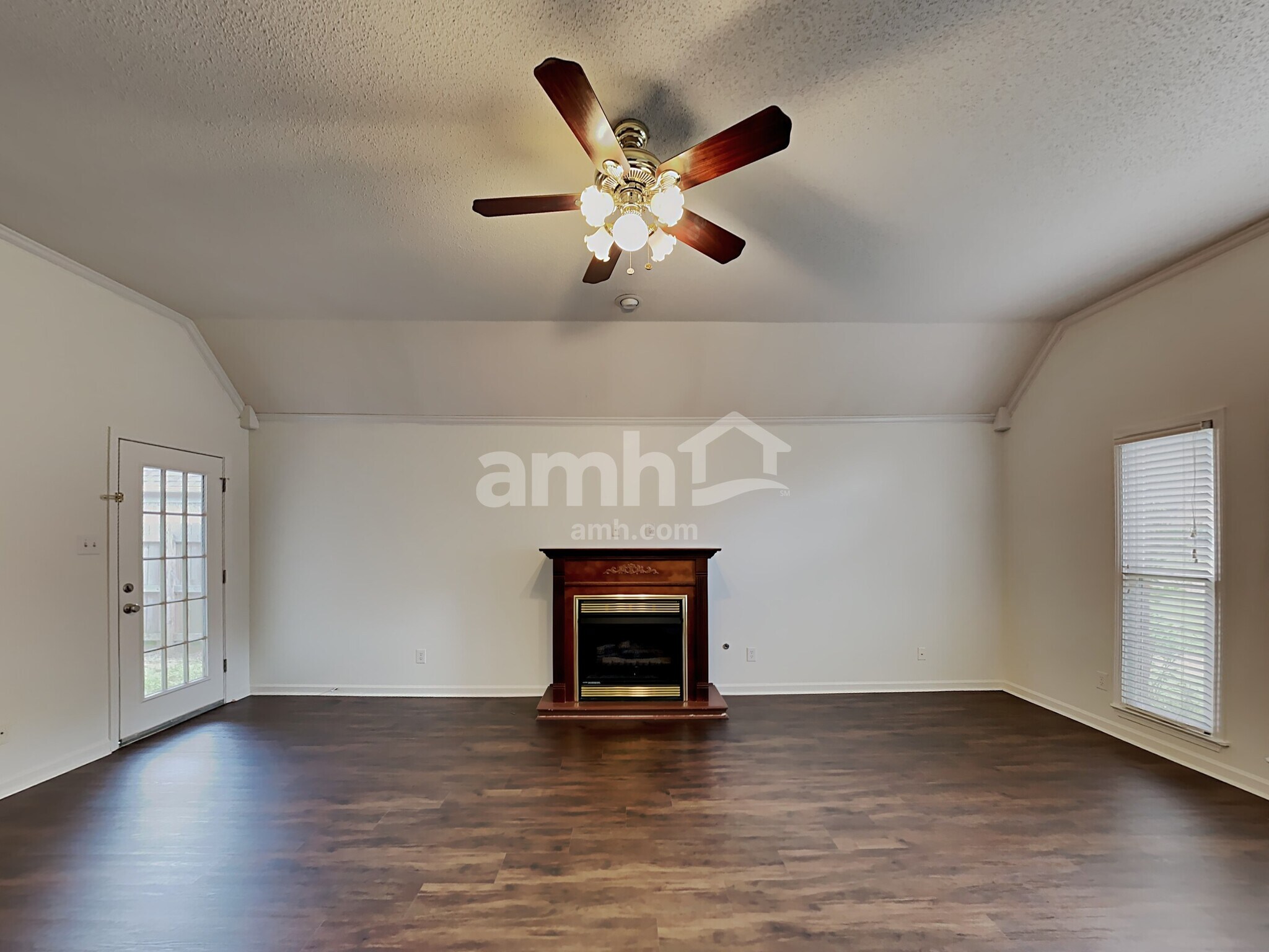 Building Photo - 1466 Far Dr
