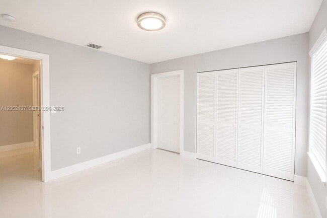Building Photo - 1104 SW 118th Ct