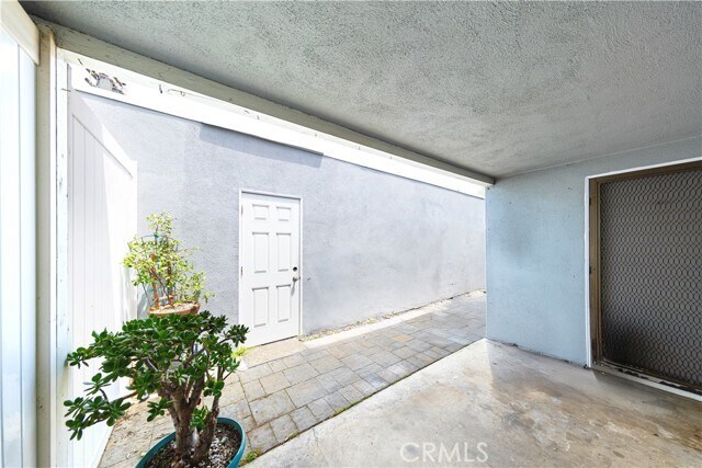 Building Photo - 2034 E Santa Clara Ave