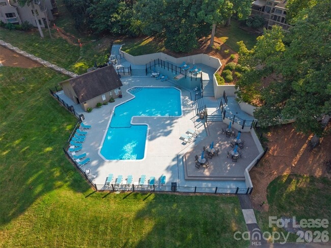 Building Photo - 222 Riverview Terrace