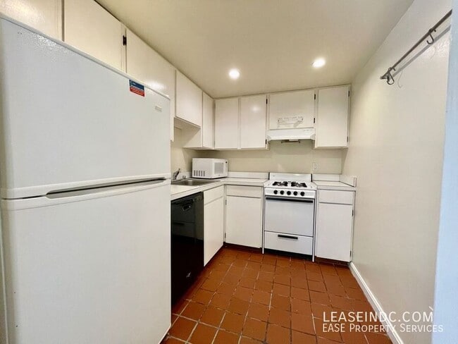 Building Photo - 1501 R St NW