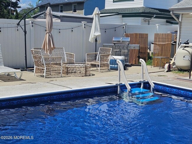 Building Photo - 31 Pine St