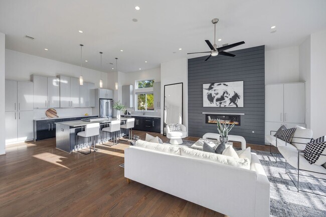 Building Photo - 7327 Shadyvilla Pointe Dr