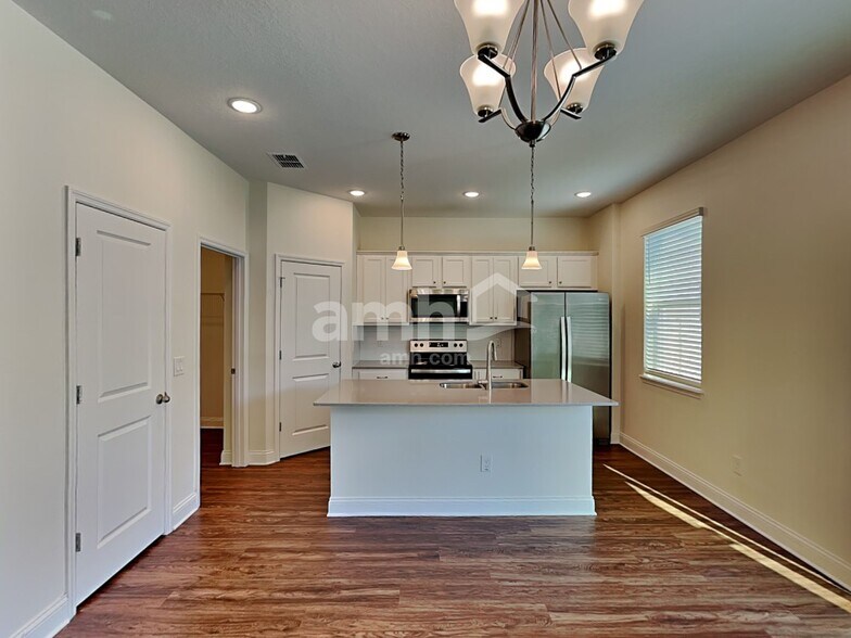 Building Photo - 6058 Little Blf Cir