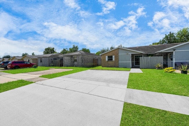 Primary Photo - 3232 Scotch Moss Ln