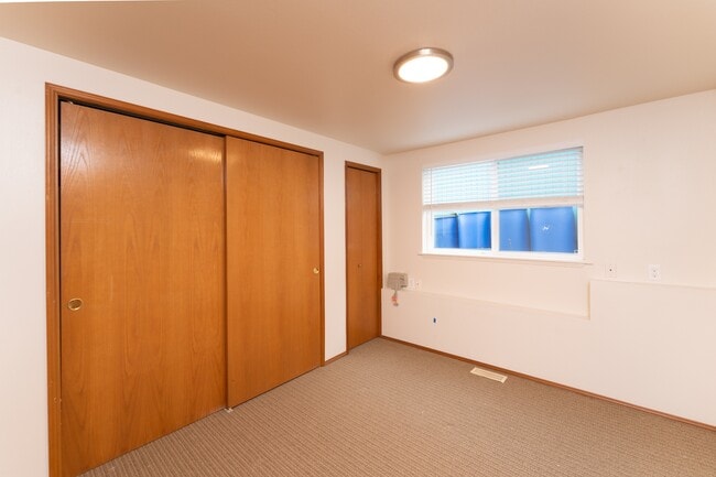 Building Photo - 10358 Riviera Pl NE