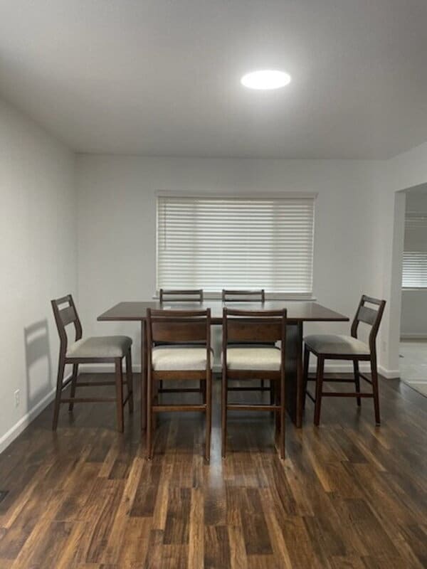 Building Photo - 2445 Town Cir