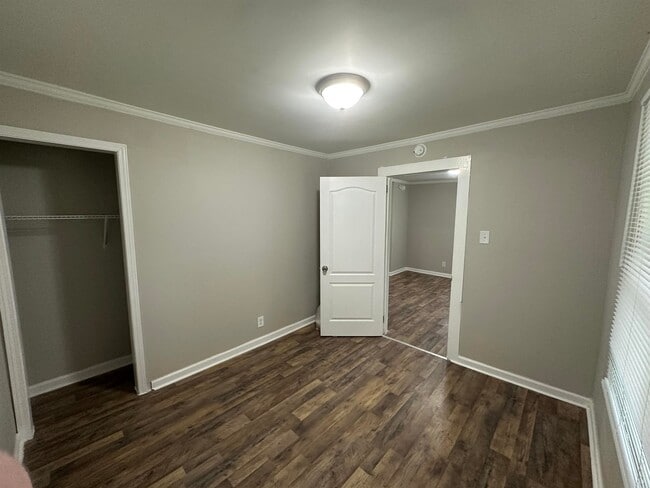 Building Photo - 420 Airline Ext