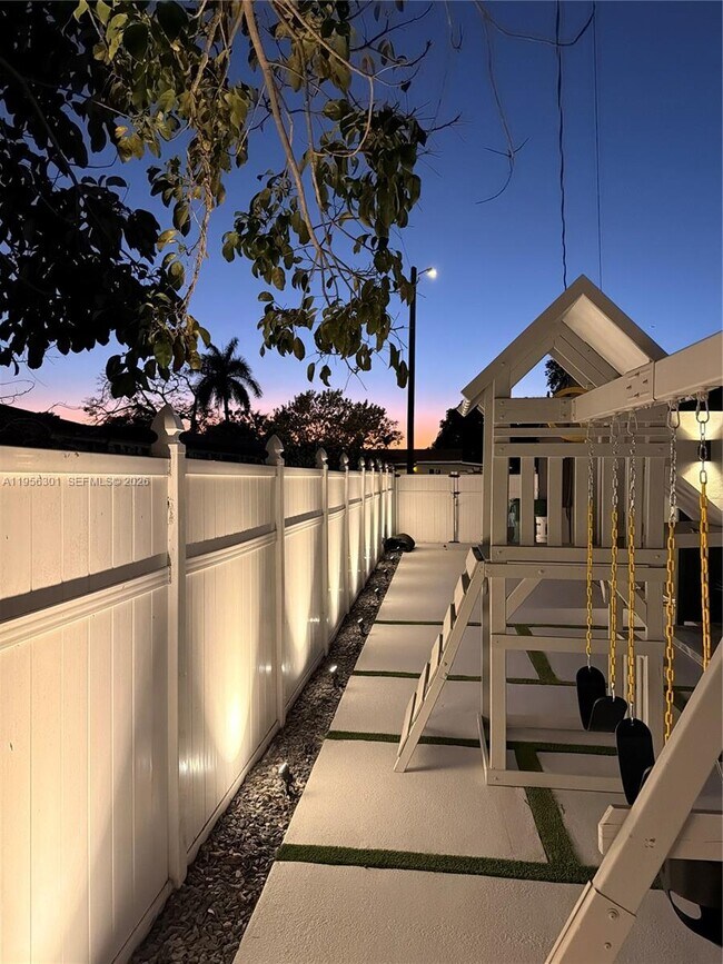 Building Photo - 2340 SW 42nd Way