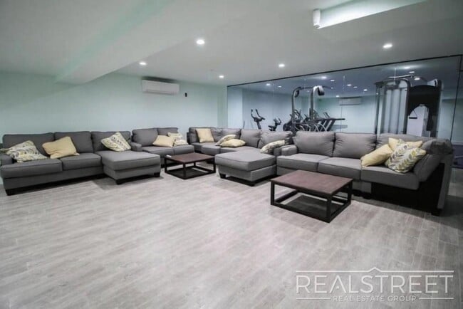 Building Photo - Brooklyn Avenue