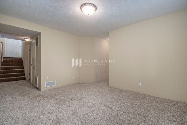 Building Photo - Elkhorn 3 Bedroom Townhome!