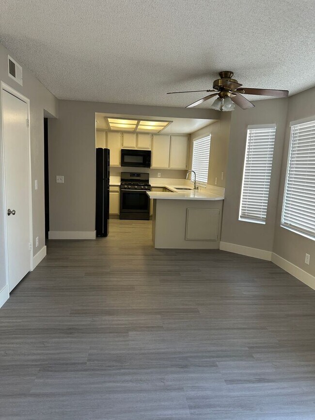 Building Photo - 126 Elegante Way