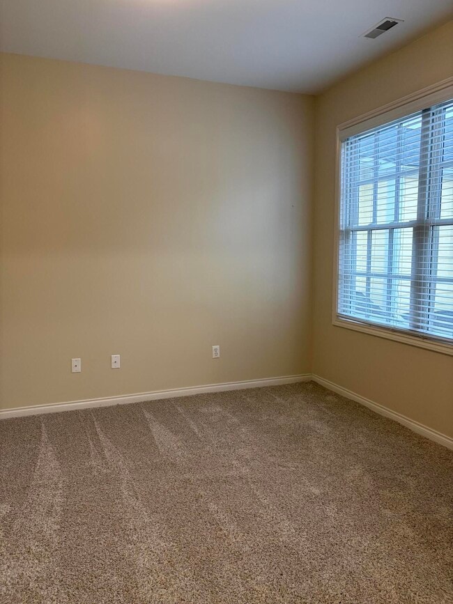 Building Photo - 534 Constitution St