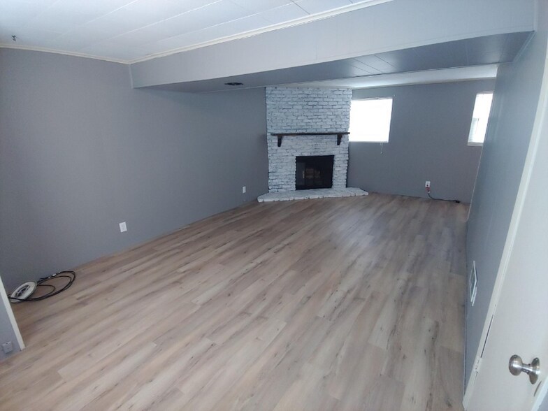 Building Photo - 3121 Westmar Dr