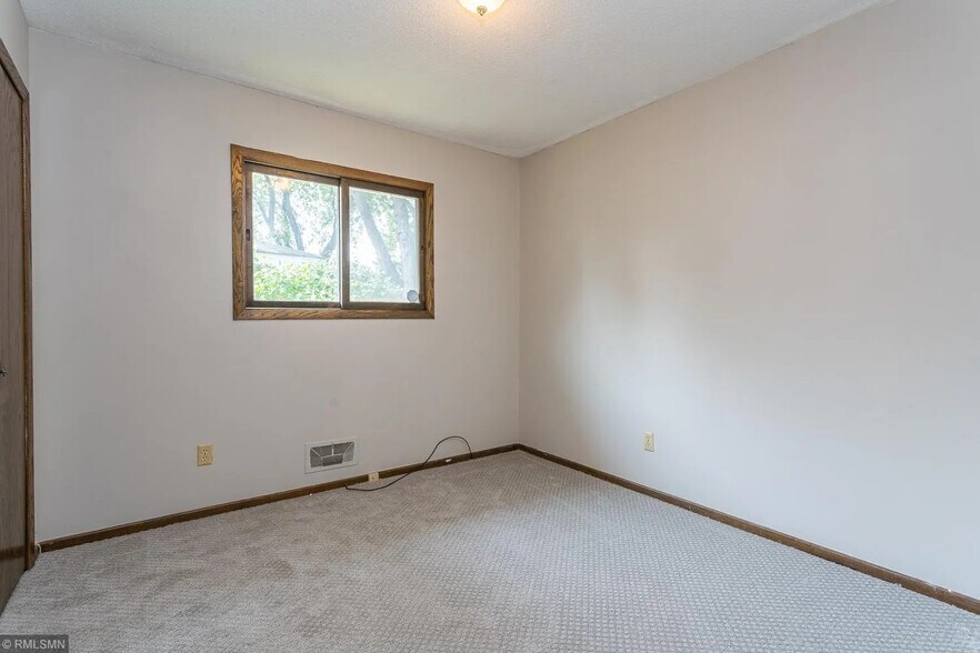 Building Photo - 6707 DuPont Ave N
