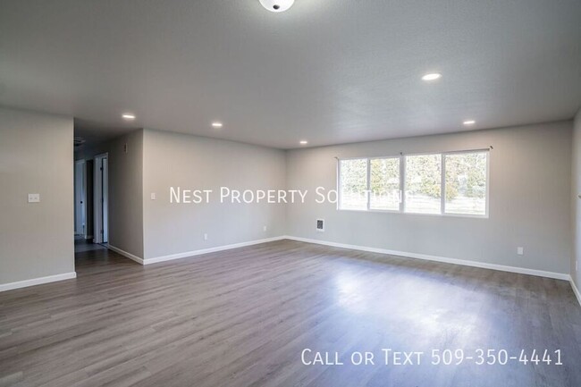 Building Photo - 160 Carswell Dr