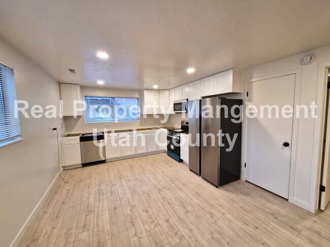 Building Photo - 1146 W 100 N