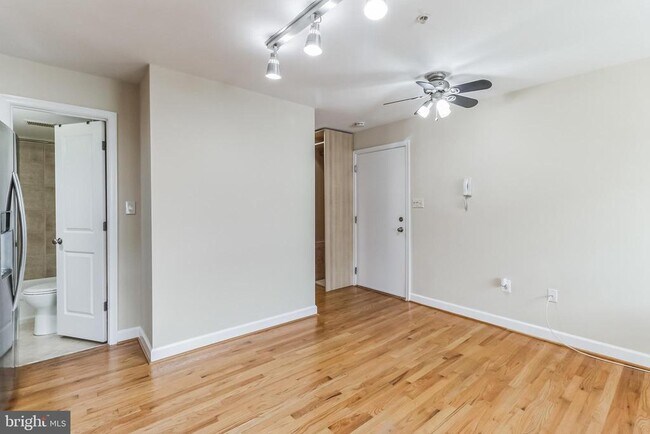 Building Photo - 723 Longfellow St NW