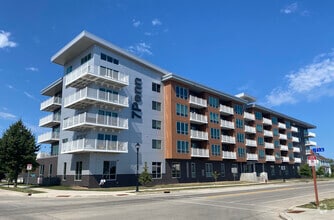 Building Photo - 7Penn