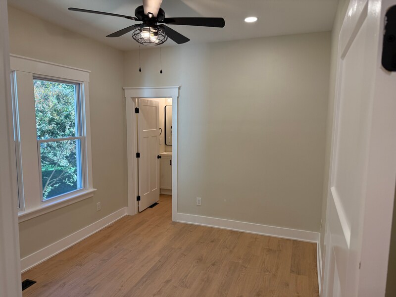 Building Photo - 409 W 6th Ave