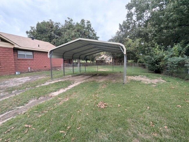 Building Photo - Available Now!  3 Bed, 1 Bath on Arkansas ...