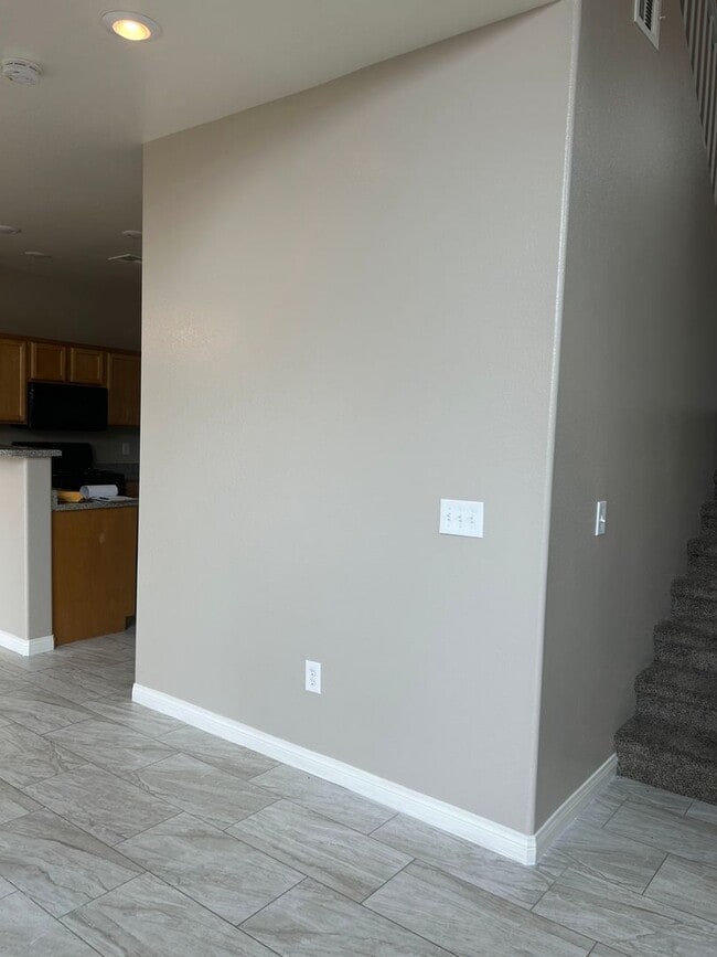 Building Photo - A Beautiful Town Home around the Spring Valley Area.