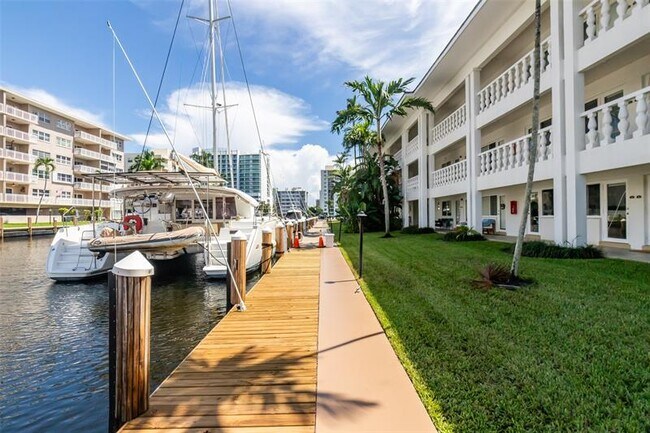 Building Photo - 2881 NE 32nd St