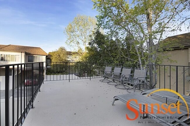 Building Photo - 7755 Starling Dr