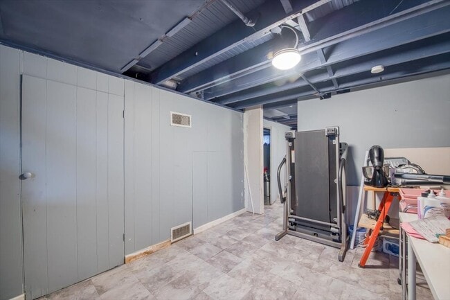 Building Photo - 702 Jackson St