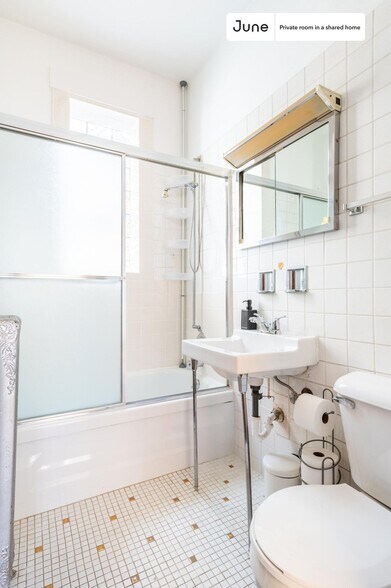Building Photo - Room in Shared 3 bed/1 bath home