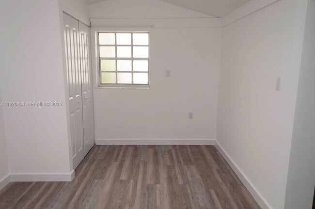 Building Photo - 6384 SW 31st St