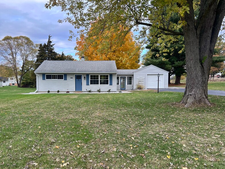 Primary Photo - 2926 W Breese Rd