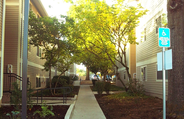 Building Photo - Crestview Court Apartments