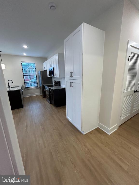 Building Photo - 624 Main St