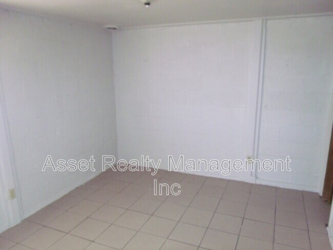 Building Photo - 102 Wainwright Rd