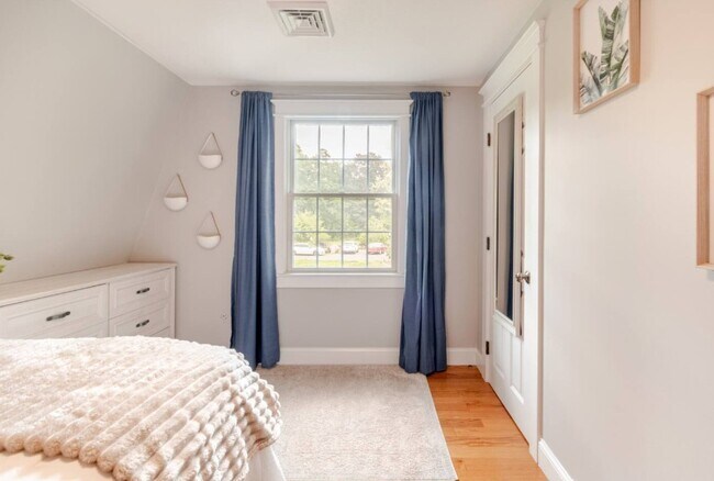 Building Photo - 45 Indian Hill Ave