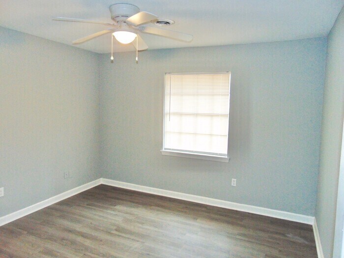 Building Photo - 5958 Lake Trace Cir