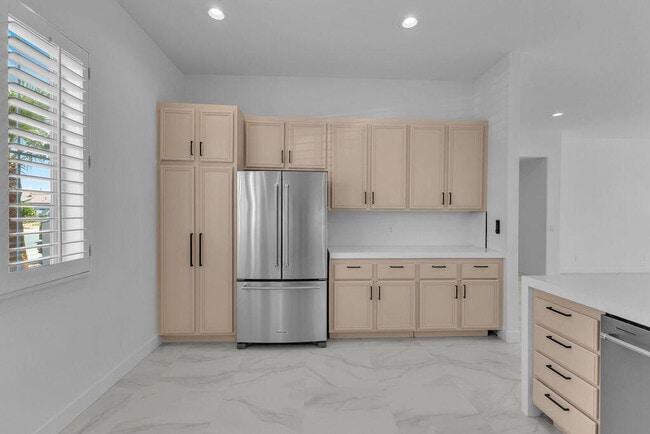 Building Photo - 74613 Waterlily Cir