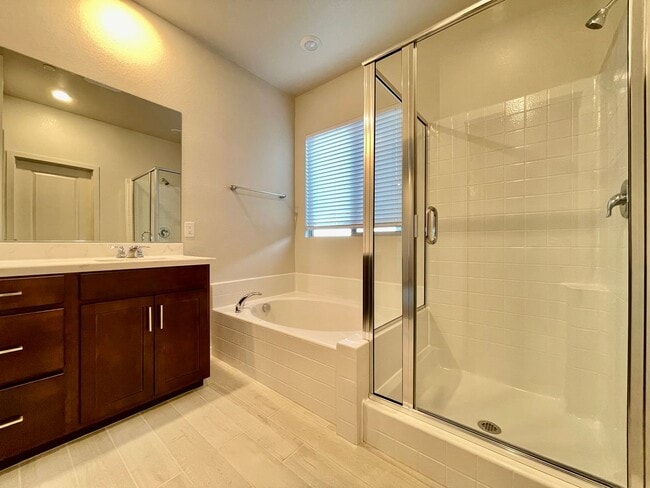 Building Photo - MOUNTAIN VIEWS, Gently lived in 4 bedroom 2.5 Bathrooms with Loft, home is a Must See!