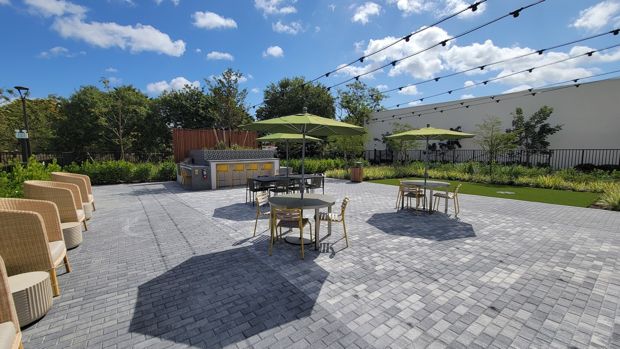 Building Photo - 6833 SW 28th Ter