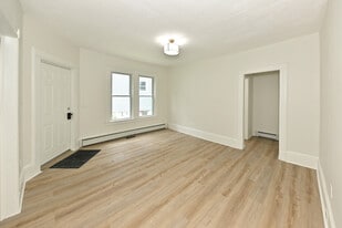 Building Photo - 32 Brainard Pl