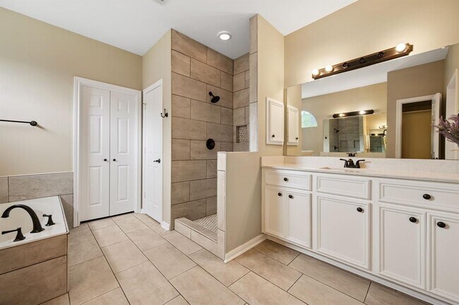 Building Photo - 8714 Malardcrest Dr