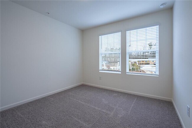 Building Photo - 2010 Ayla Dr