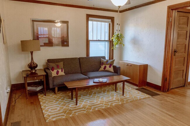 Building Photo - 416 W Kiowa St