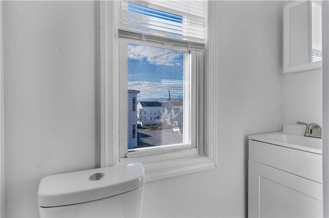 Building Photo - 78 Old Oak Ave