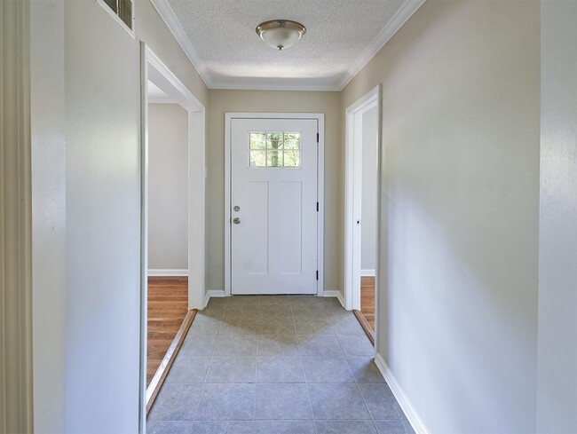 Building Photo - Charming home in north Memphis