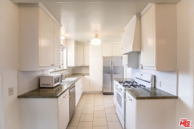 Building Photo - 2230 Midvale Ave