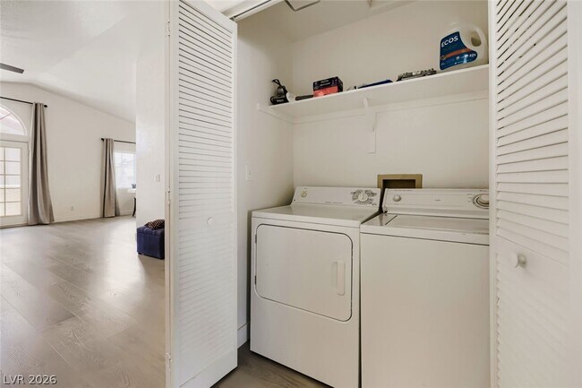 Building Photo - 8301 Boseck Dr