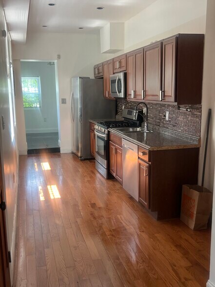 Building Photo - 422 N Collington Ave